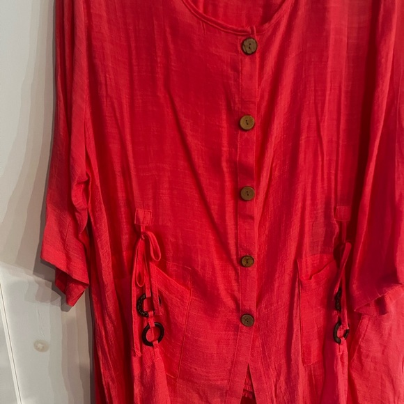 Beautiful pants and top outfit perfect for vacation trips and summer gatherings. - Picture 9 of 9